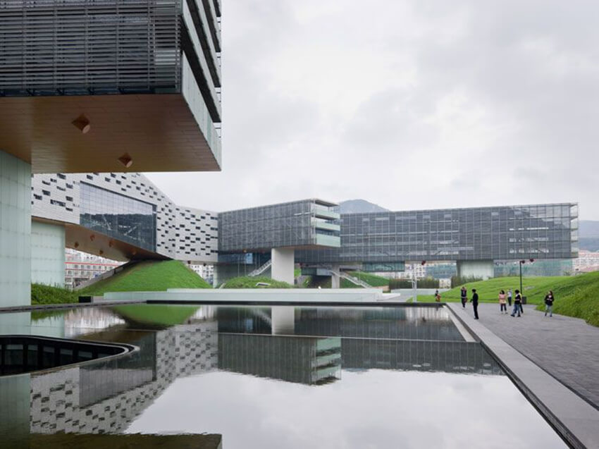 vanke center, a sustainable building in Shanghai, china